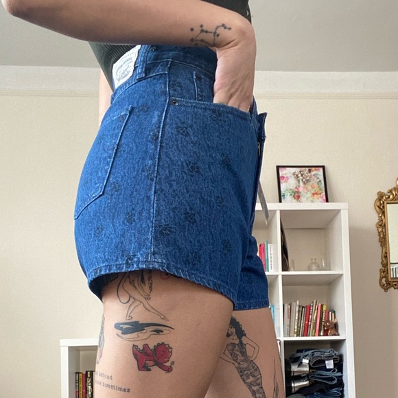 Levi’s 80s Mom Shorts Floral Print - Picture 2 of 6